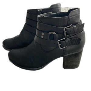 Black leather Joseph Seibel Ankle Boots. Size 37